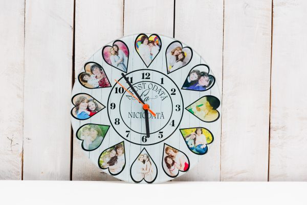 Ceas cadou pentru familie, personalizat cu 12 poze