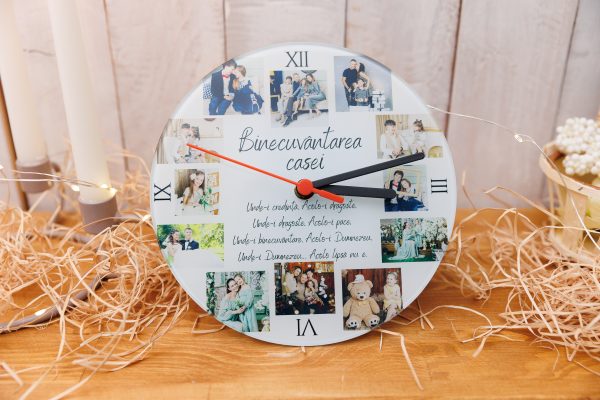 Ceas cadou pentru familie personalizat cu 12 poze - Binecuvântarea casei