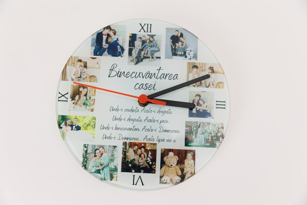 Ceas cadou pentru familie personalizat cu 12 poze - Binecuvântarea casei